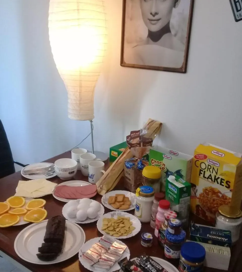 Ladies House On Marina Hostel Dubai